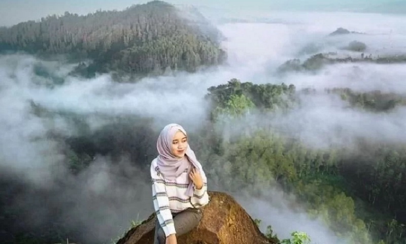 Tebing Keraton Bandung, Pemandangan Indah dengan Hamparan Bukit